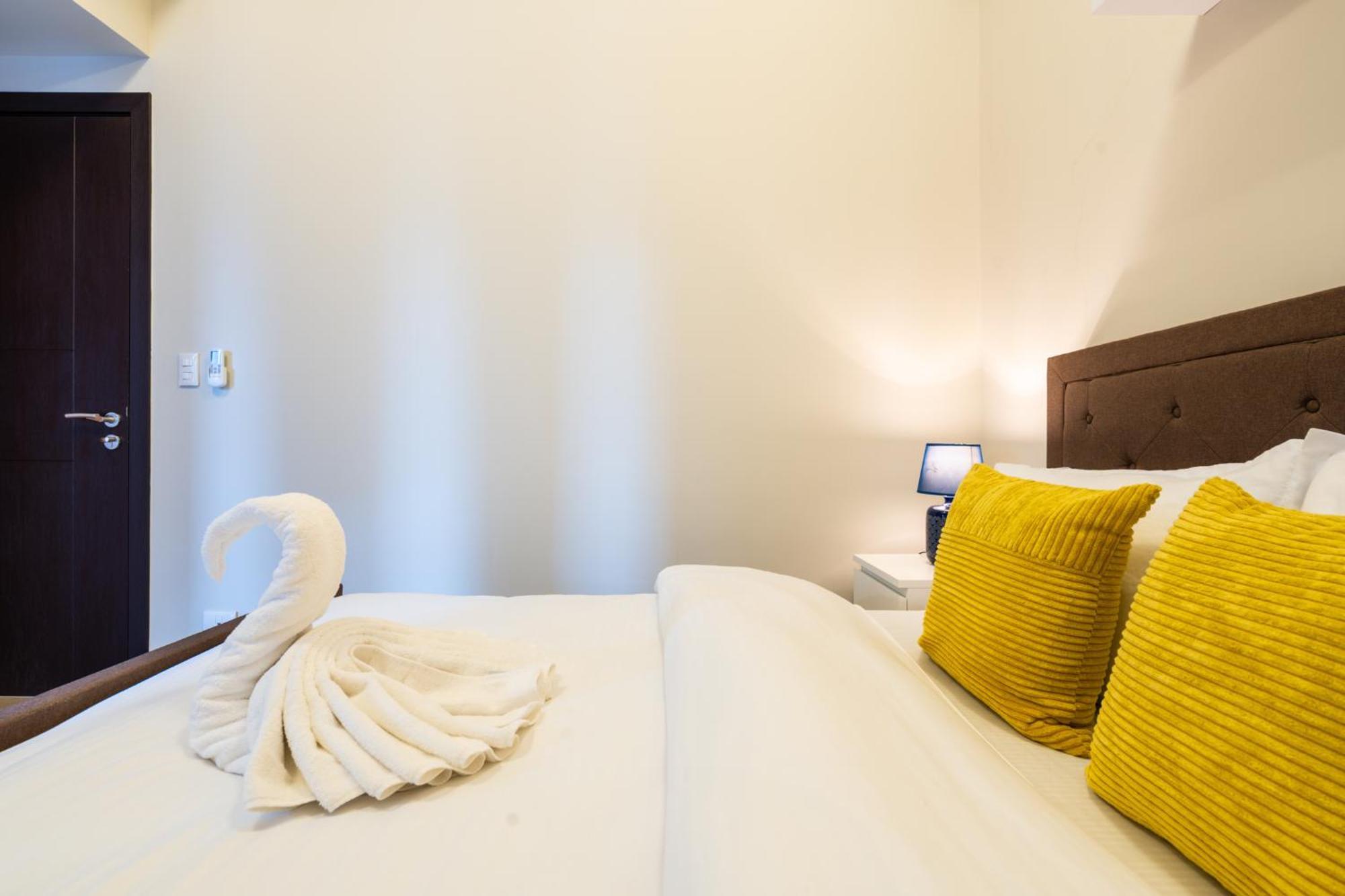 Uptown Parksuites Sky Garden Flr Bright Airy 2 Bedroom Balcony Apartment *
