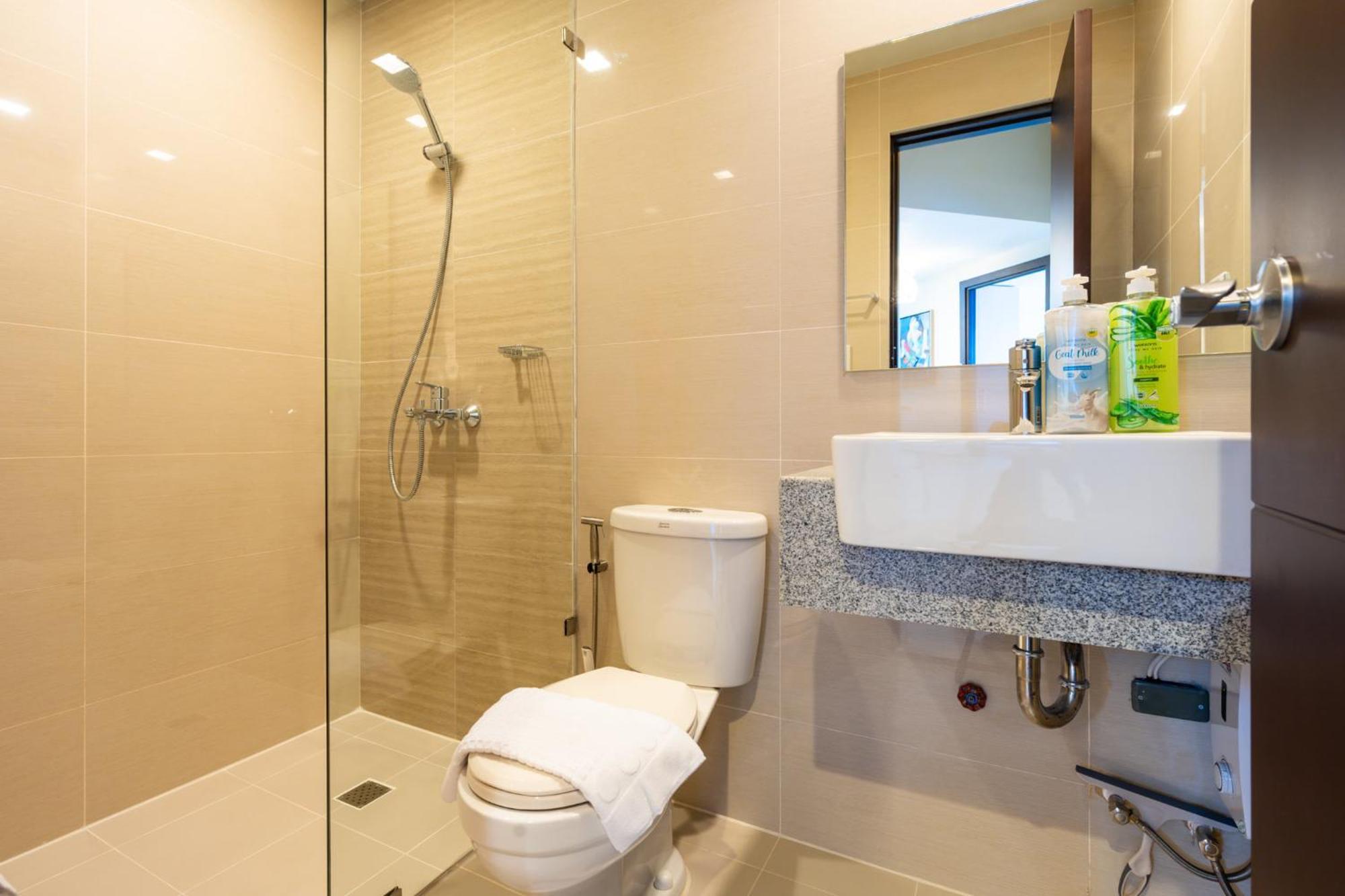 Apartment Uptown Parksuites Sky Garden Flr Bright Airy 2 Bedroom Balcony *