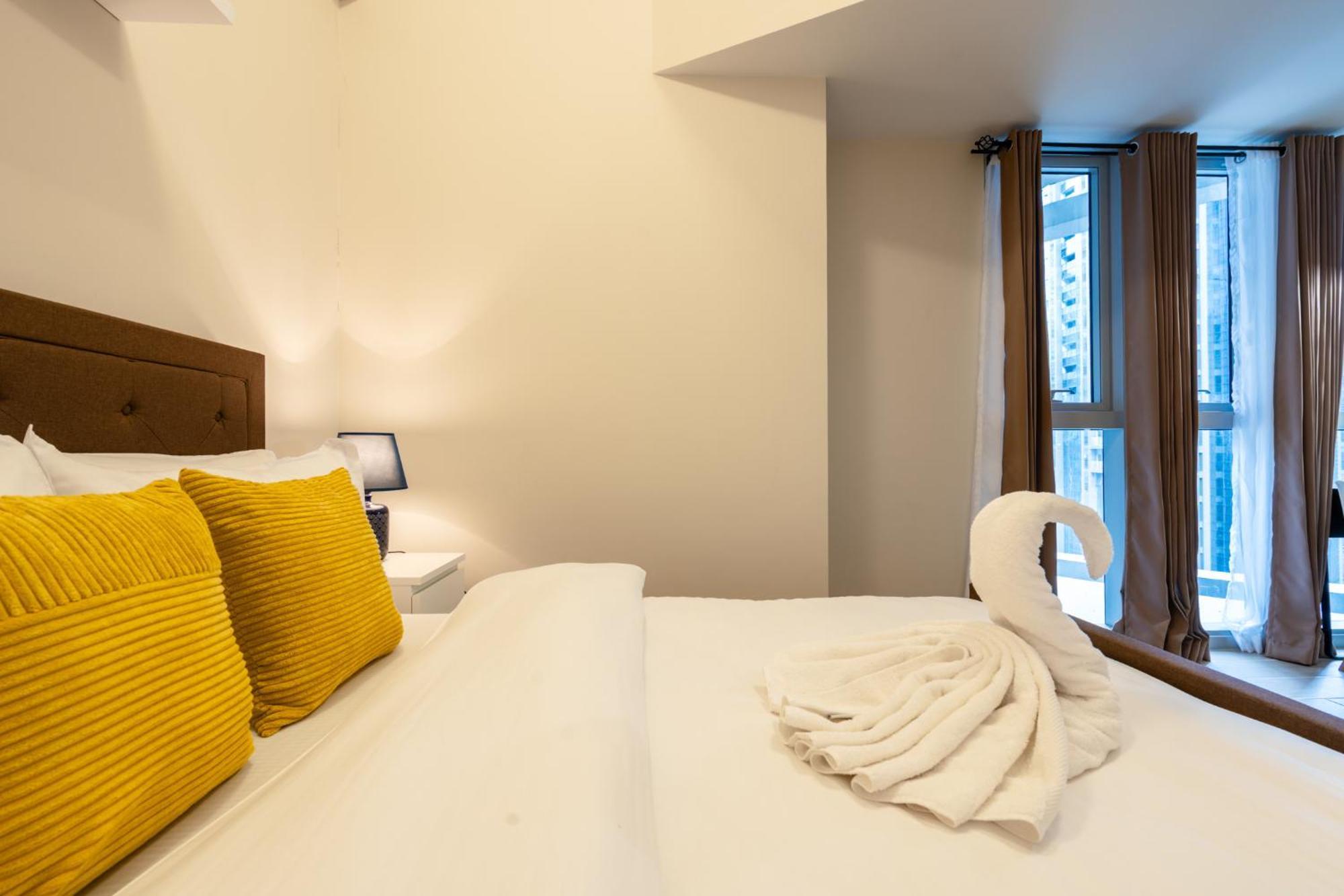 Uptown Parksuites Sky Garden Flr Bright Airy 2 Bedroom Balcony Apartment Manila