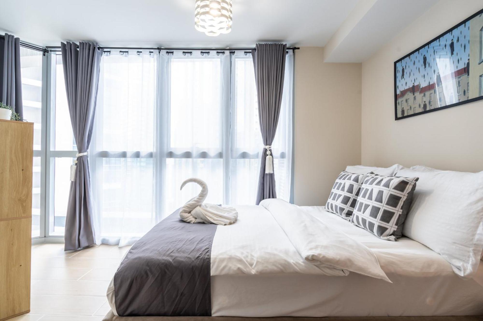 Apartment Uptown Parksuites Sky Garden Flr Bright Airy 2 Bedroom Balcony *