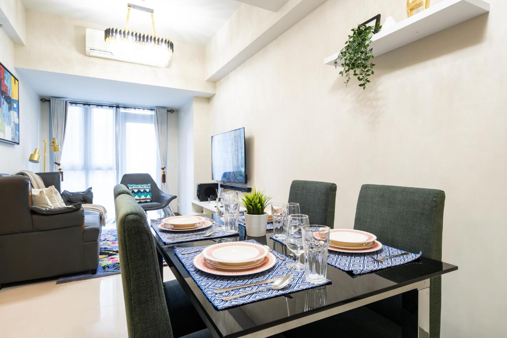 Uptown Parksuites Sky Garden Flr Bright Airy 2 Bedroom Balcony Apartment Manila