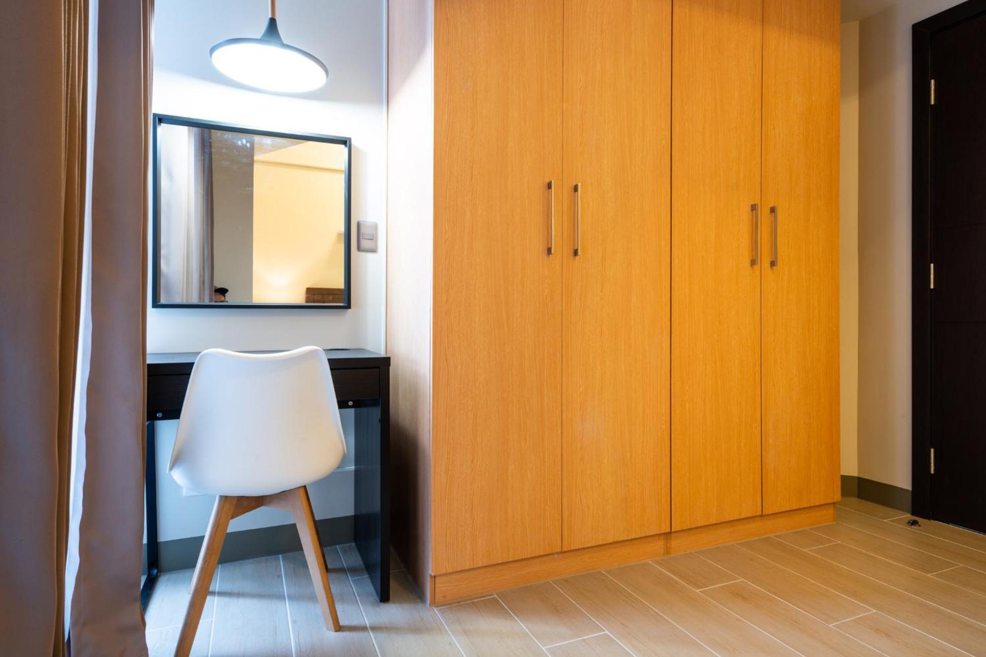 Apartment Uptown Parksuites Sky Garden Flr Bright Airy 2 Bedroom Balcony Manila