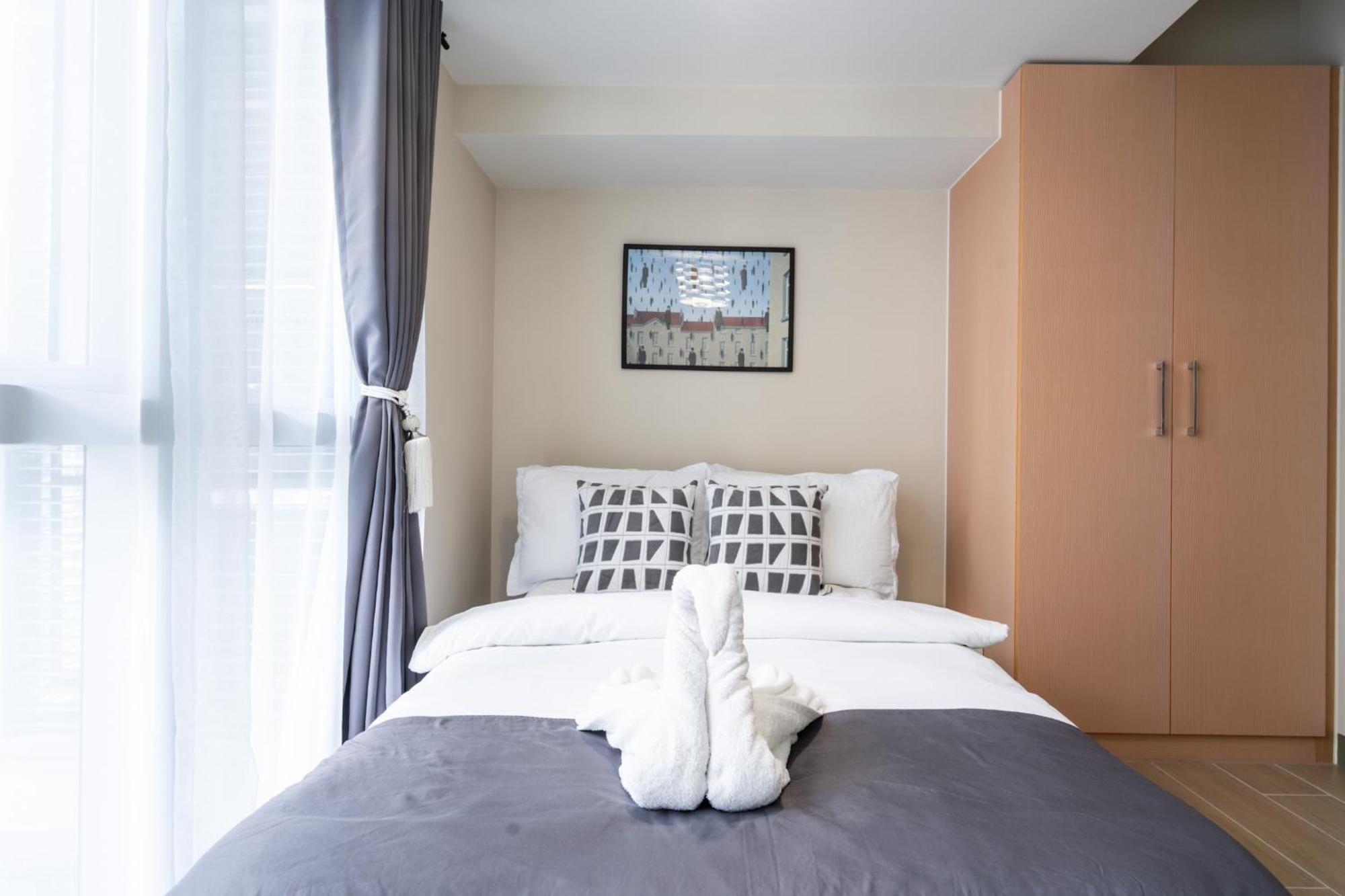 Apartment Uptown Parksuites Sky Garden Flr Bright Airy 2 Bedroom Balcony Manila