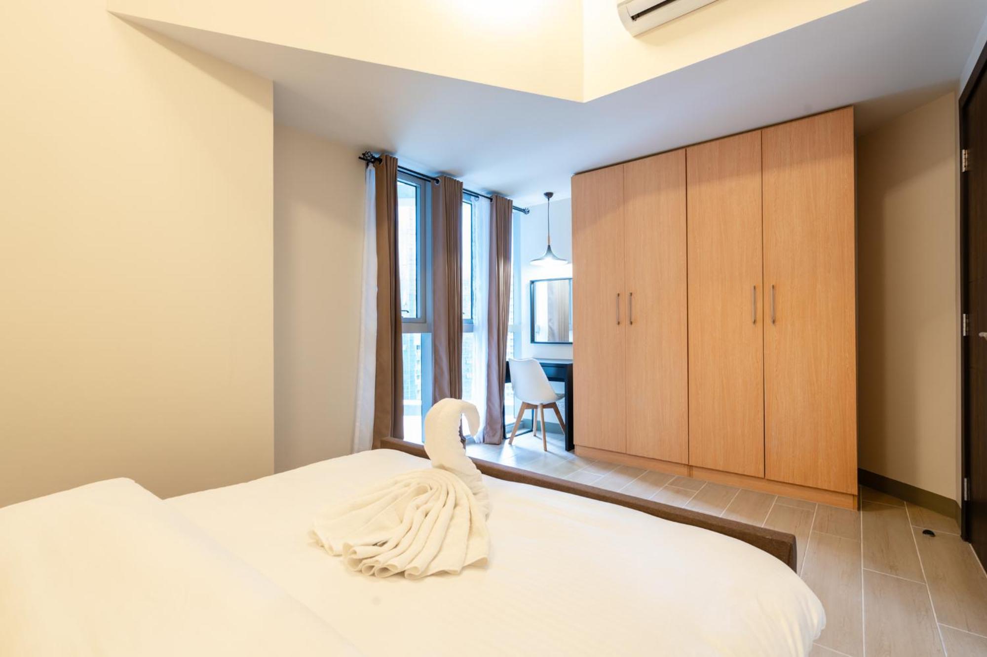 Uptown Parksuites Sky Garden Flr Bright Airy 2 Bedroom Balcony Apartment Manila