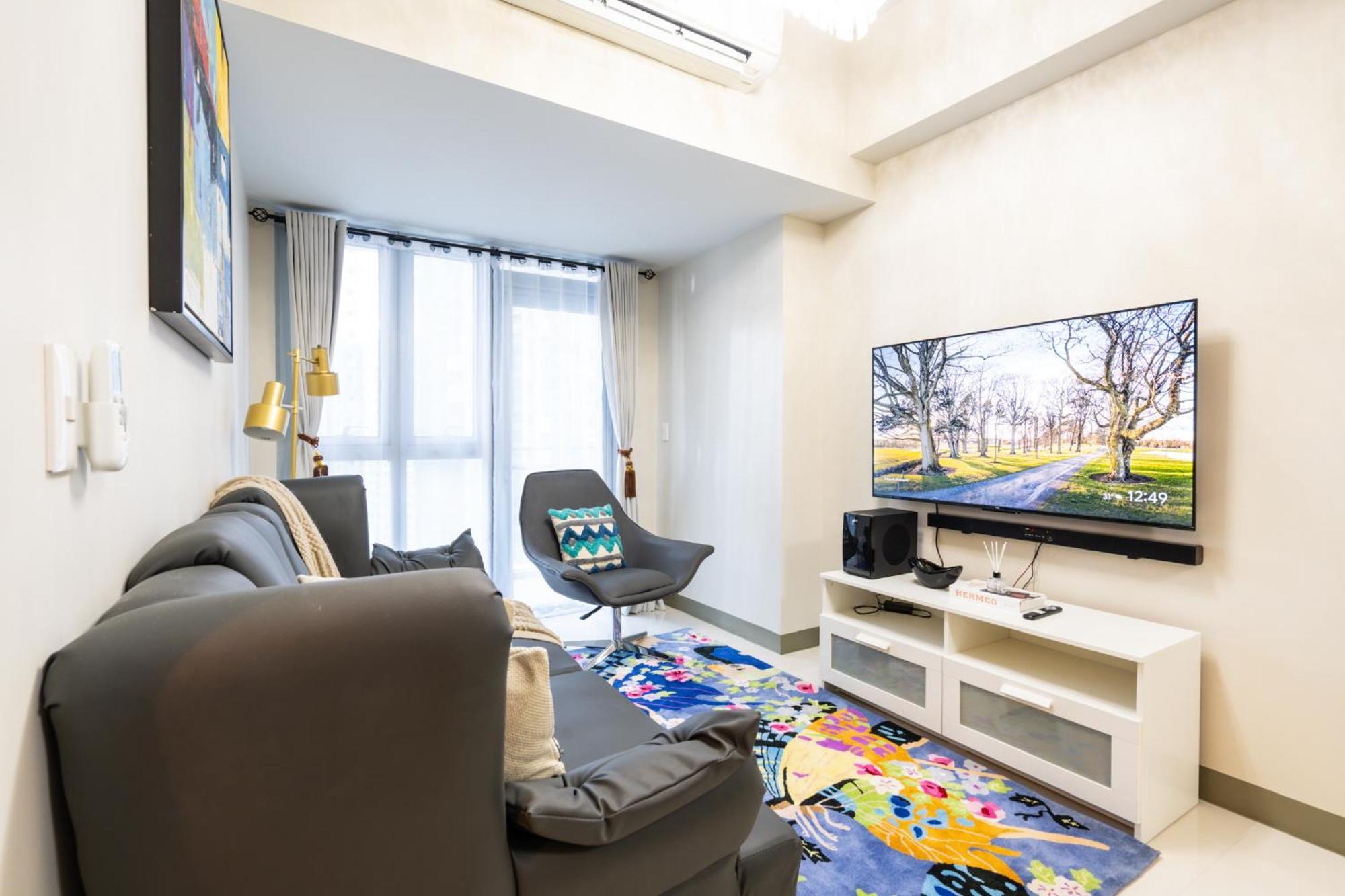 Uptown Parksuites Sky Garden Flr Bright Airy 2 Bedroom Balcony Manila