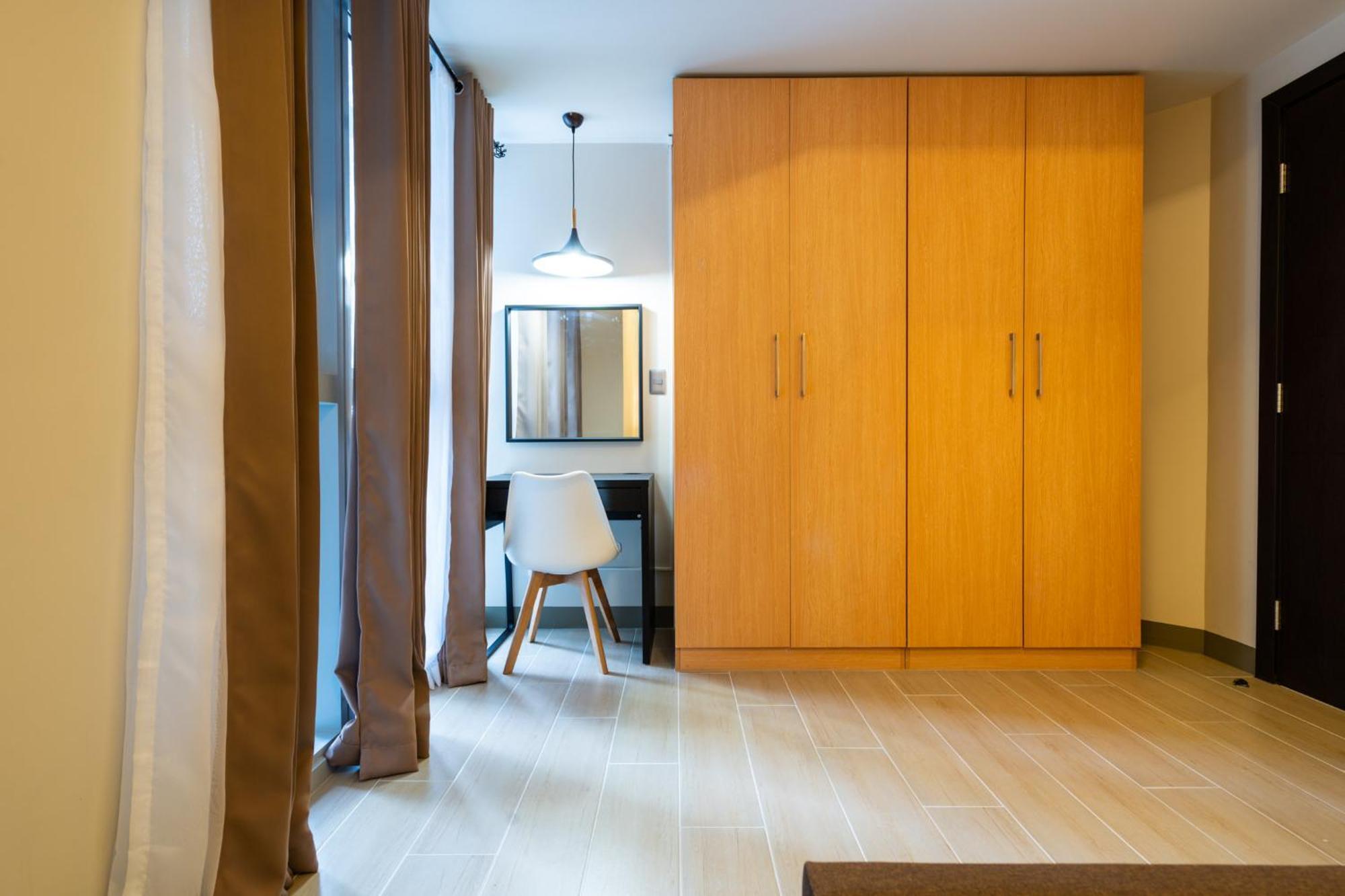 Apartment Uptown Parksuites Sky Garden Flr Bright Airy 2 Bedroom Balcony