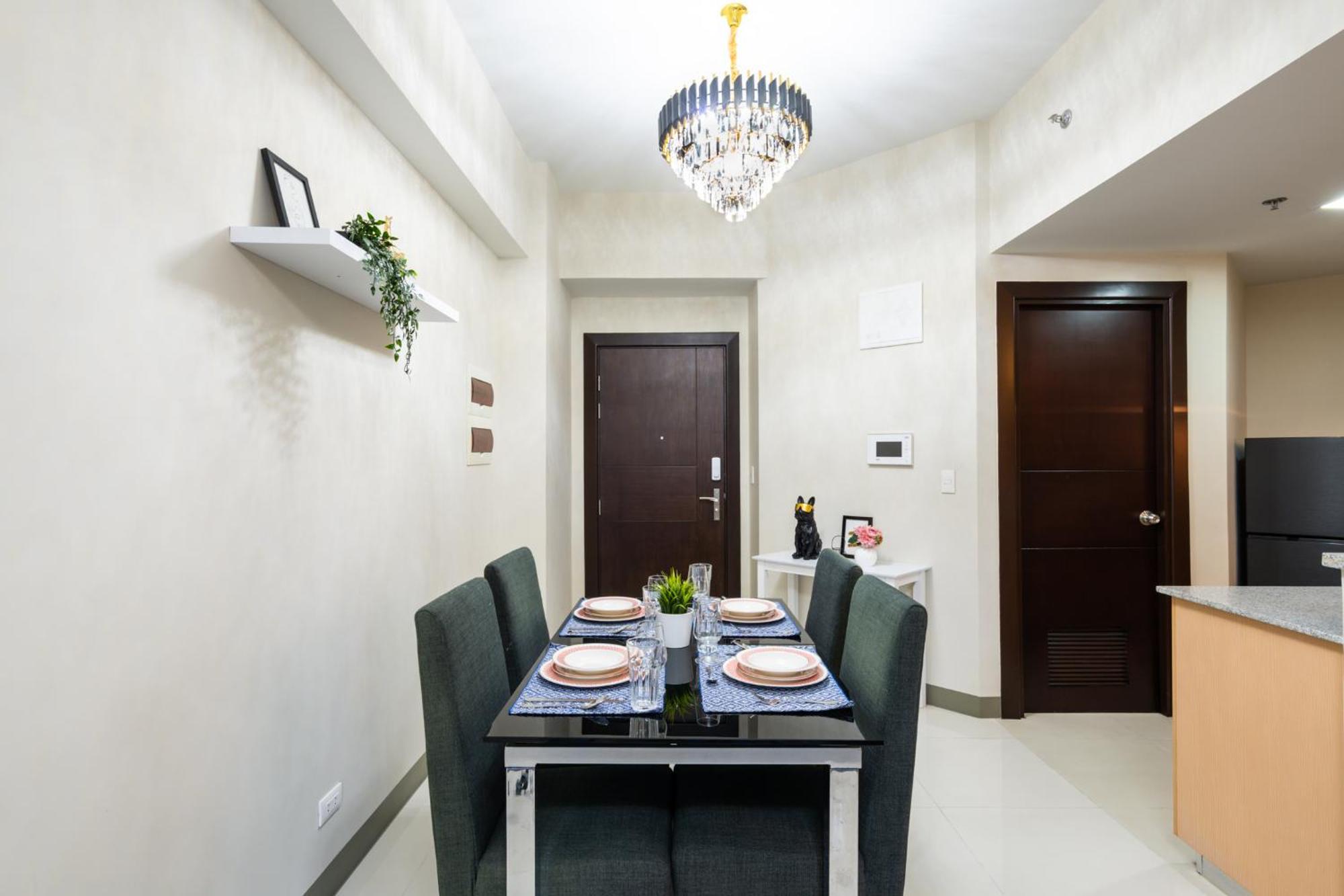 Apartment Uptown Parksuites Sky Garden Flr Bright Airy 2 Bedroom Balcony Manila
